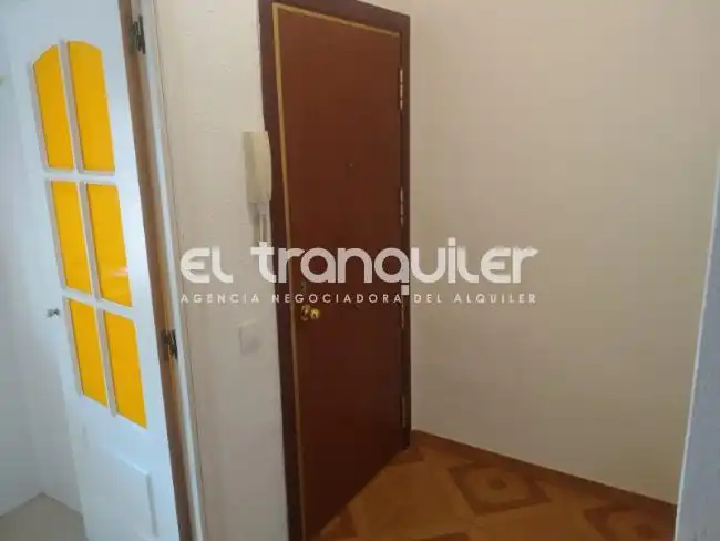 Dormitori de Pis de lloguer en Madrid amb Terrassa, Moblat i Rentadora