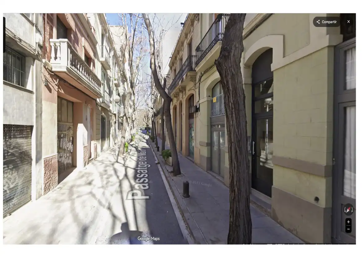 Vista exterior de Piso en venta en Barcelona con Horno y Balcón