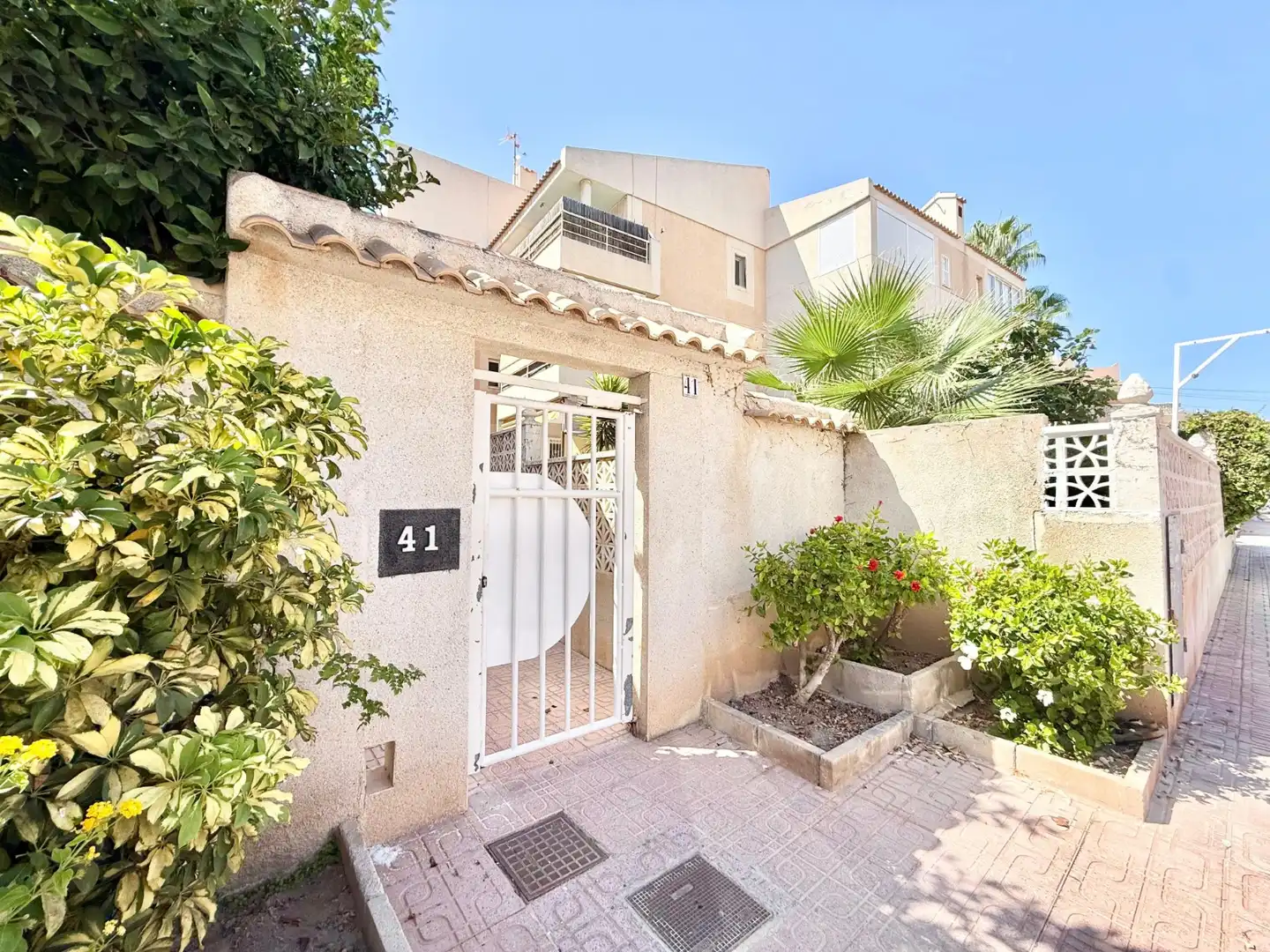 Außenansicht von Wohnungen zur Miete in Torrevieja mit Klimaanlage, Heizung und Terrasse