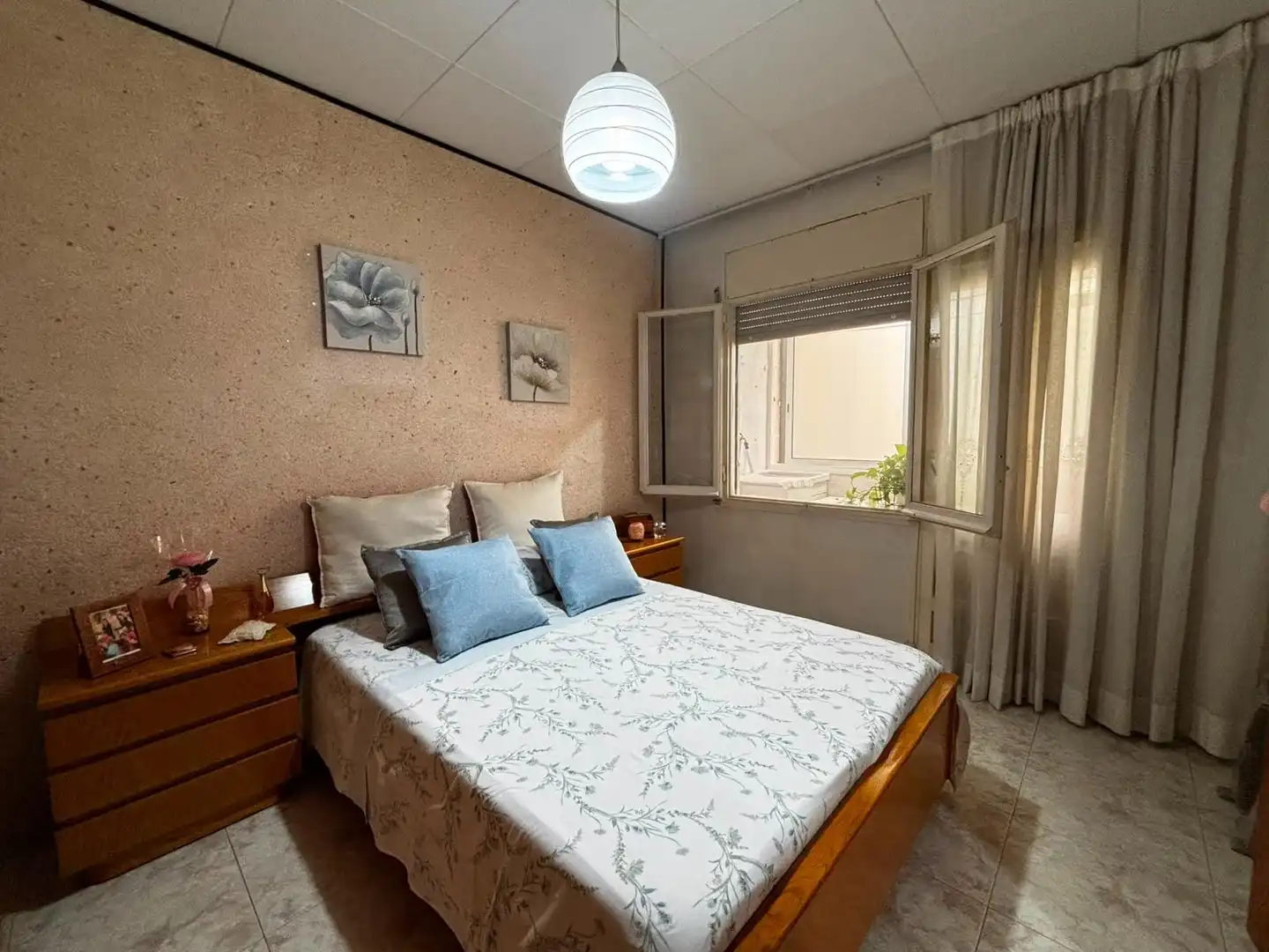 Habitación de Piso en venta en Sabadell con Aire acondicionado, Calefacción y Amueblado