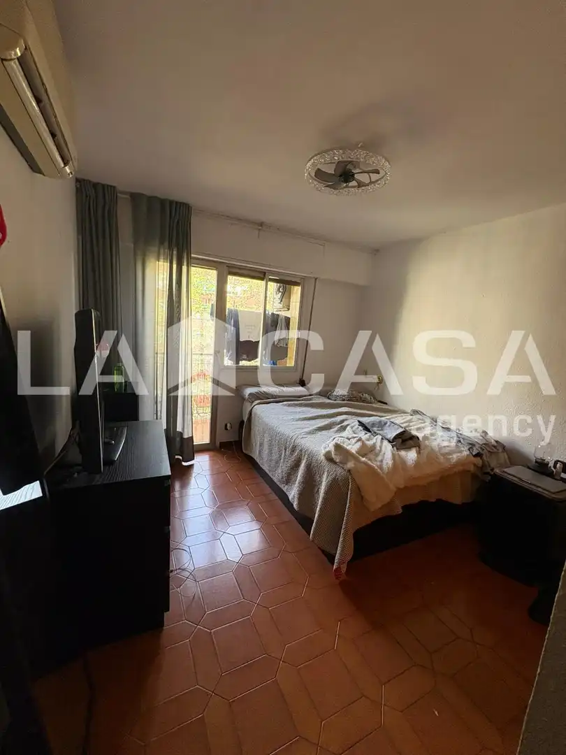 Dormitori de Pis en venda en  Barcelona Capital amb Balcó