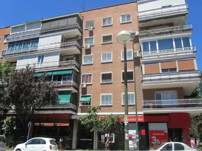 Vista exterior de Piso en venta en Madrid
