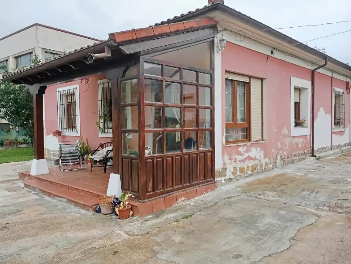 Vista exterior de Casa o chalet en venta en Los Corrales de Buelna  con Calefacción, Jardín privado y Terraza