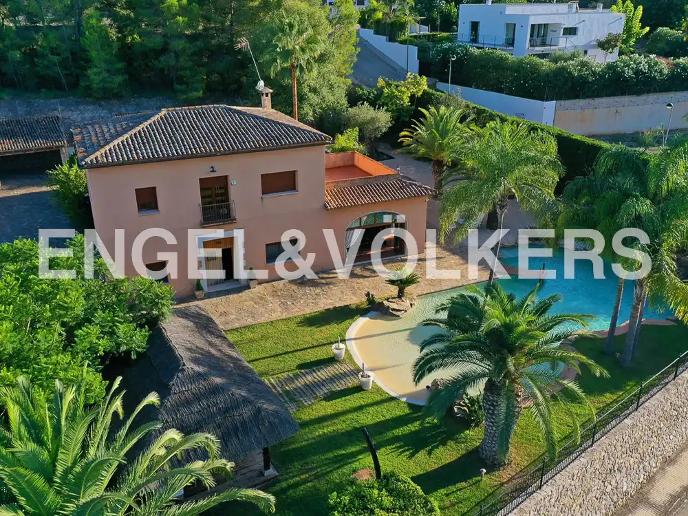 Vista exterior de Casa o xalet en venda en Xàtiva amb Aire condicionat, Calefacció i Jardí privat