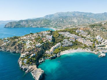 Detached house with balcony for sale in La Herradura