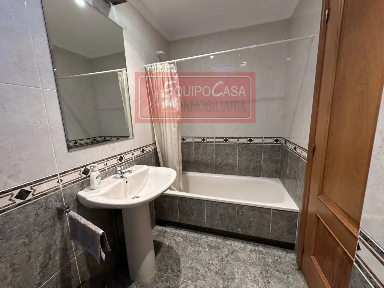 Bathroom of Duplexes for rent in Lugo  with Heating, Parquet flooring and Storage room