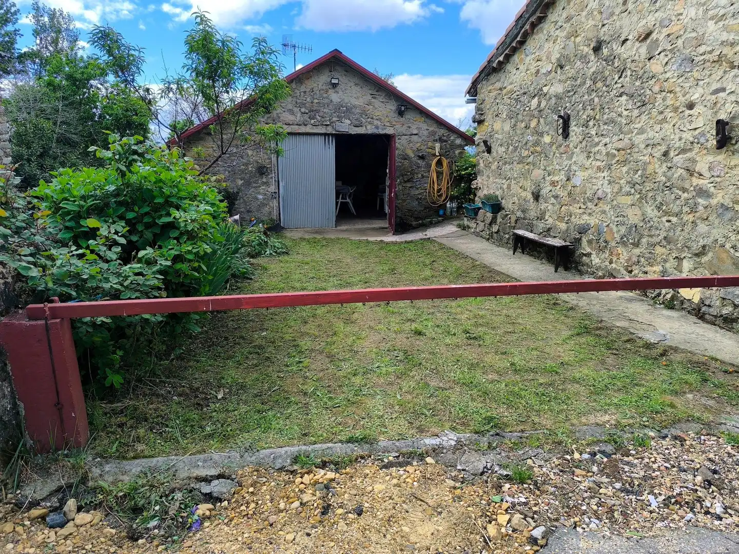 Country homes for sale in Quintana del Castillo