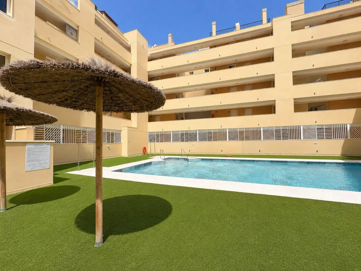 Swimming pool of Flat for sale in Roquetas de Mar