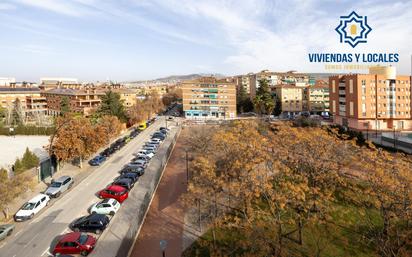 Vista exterior de Pis en venda en  Granada Capital amb Aire condicionat i Balcó