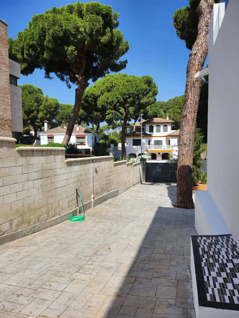 Vista exterior de Casa o chalet en venta en Alcalá de Guadaira con Aire acondicionado, Calefacción y Jardín privado