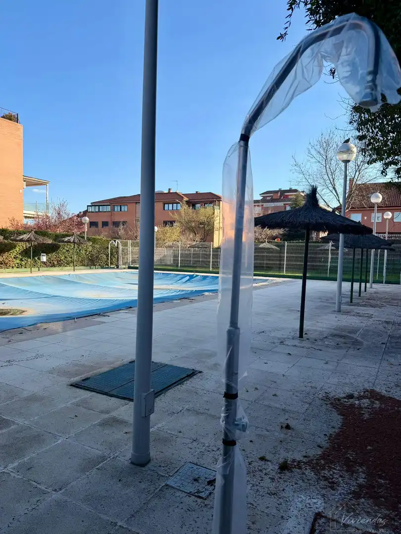 Swimming pool of Flat for sale in Boadilla del Monte  with Air Conditioner, Heating and Parquet flooring