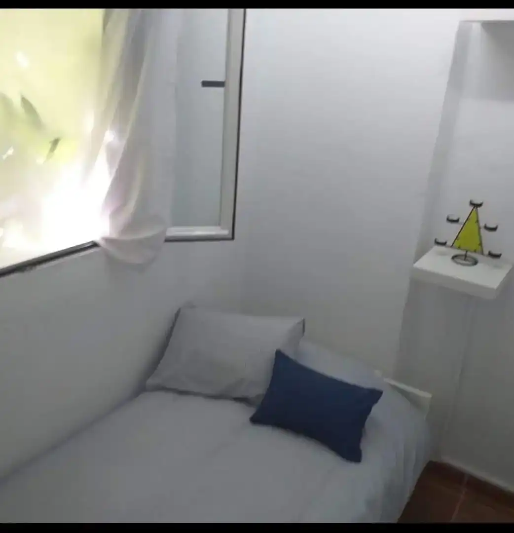 Dormitori de Casa adosada en venda en Navaconcejo amb Moblat, Microones i TV
