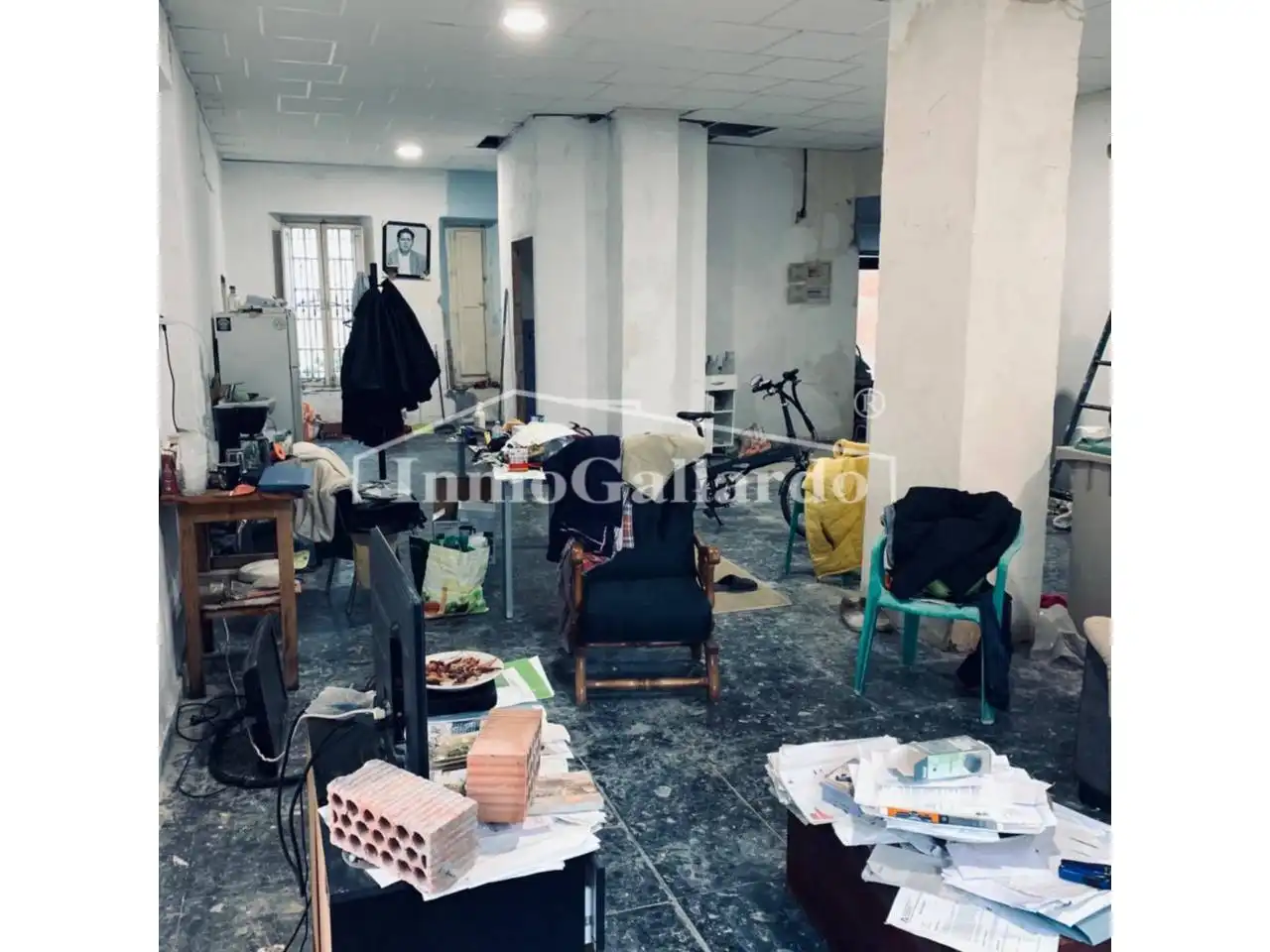 Local comercial de lloguer a Este, imagen 2