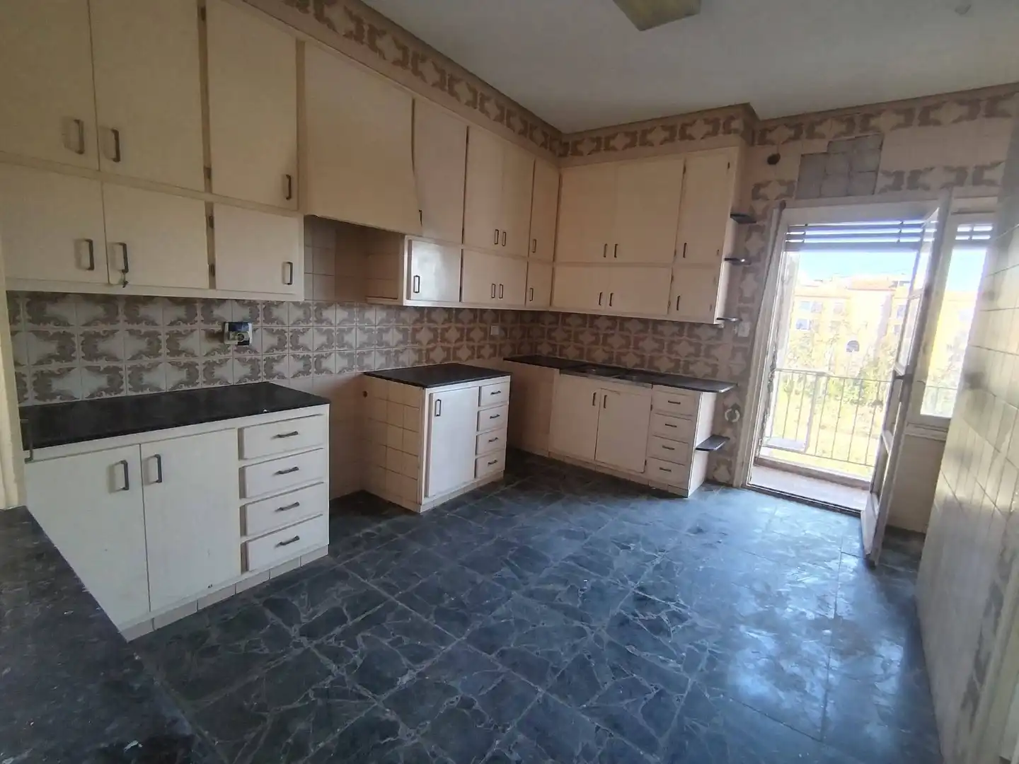Kitchen of Flat for sale in Elche / Elx  with Balcony