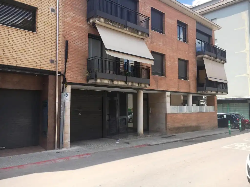 Parcheggio con ascensore in vendita a INDUSTRIA