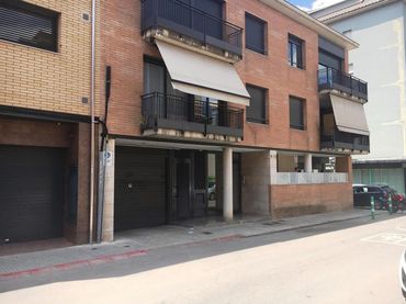 Parking avec ascenseur à vendre à INDUSTRIA