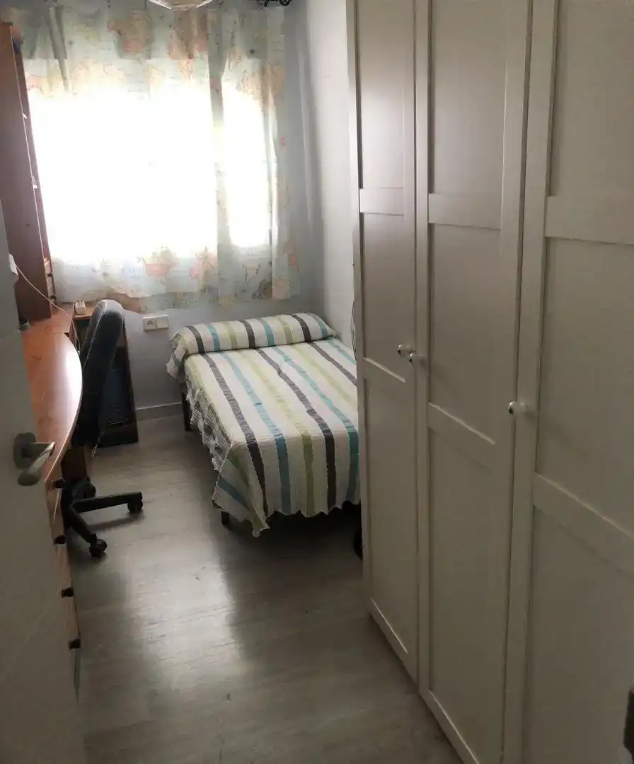 Bedroom of Flat for share in Cartagena  with Parquet flooring, Furnished and Oven