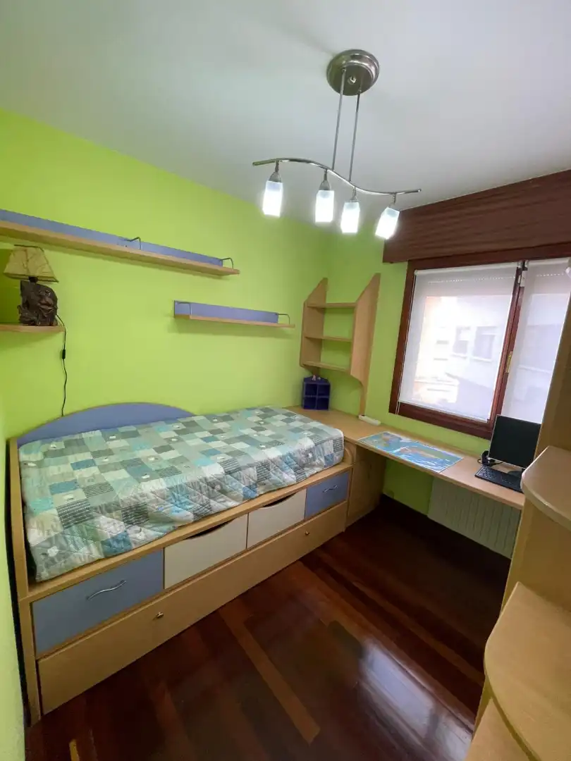 Dormitori de Pis en venda en Barakaldo  amb Calefacció, Parquet i Traster
