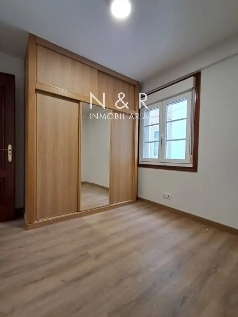 Bedroom of Flat for rent in Santiago de Compostela 