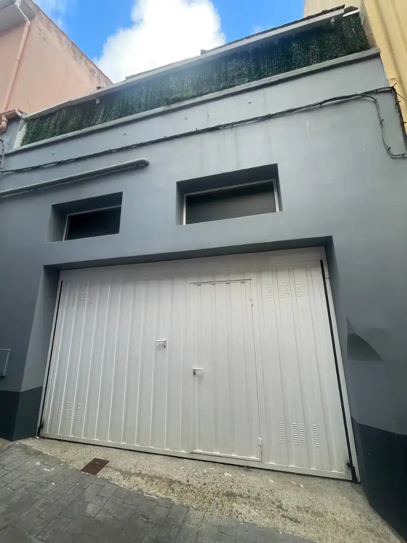 Vista exterior de Casa adosada en venda en Cariño amb Moblat, Forn i Rentadora