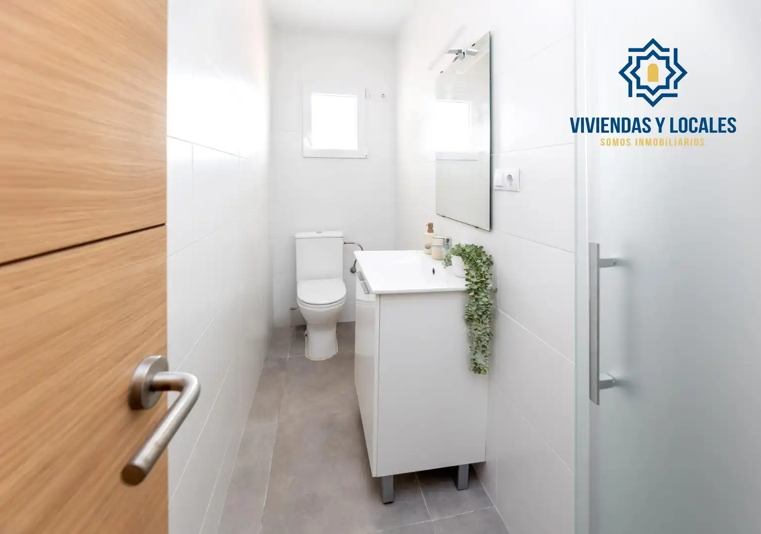 Bany de Pis en venda en Granada amb Aire condicionat, Calefacció i Moblat