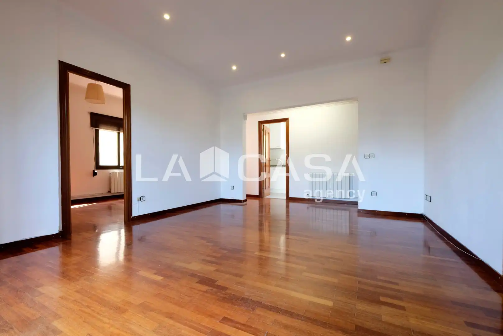 Piso en venta en Barcelona con Calefacción y Balcón
