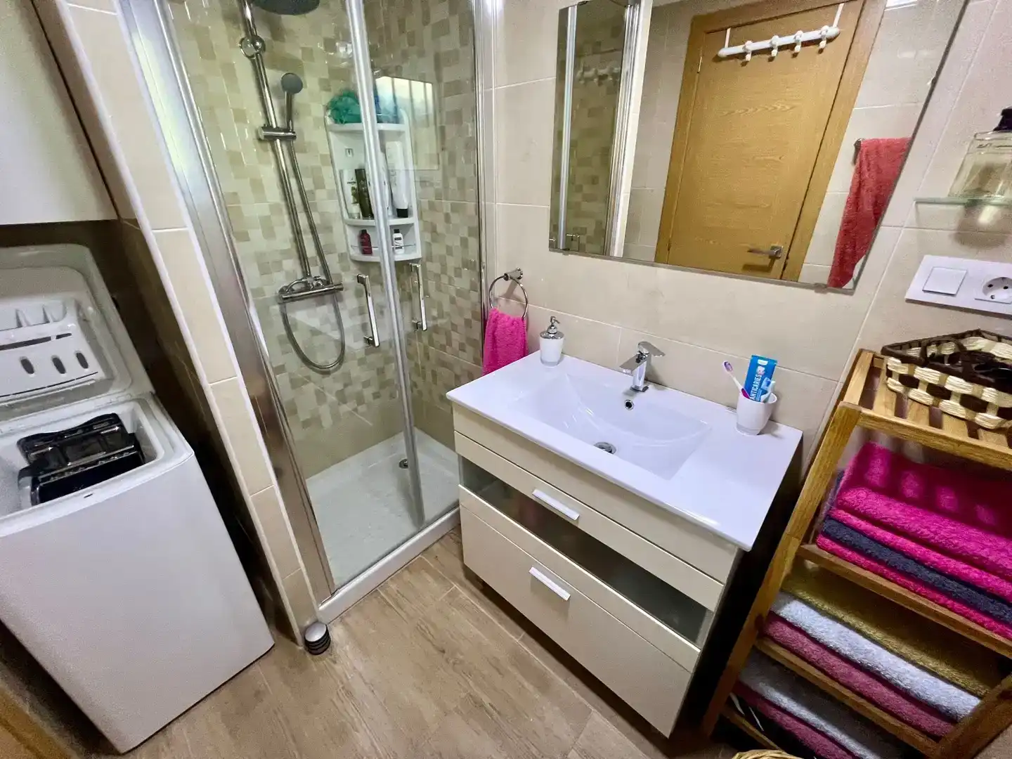 Badezimmer von Wohnung zur Miete in Benidorm mit Klimaanlage, Schwimmbad und Balkon
