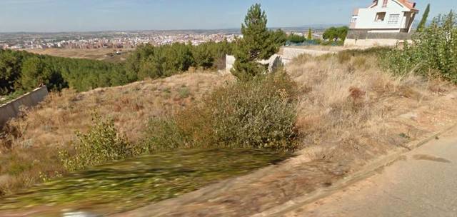 Terreno residencial en Venta en Calle del Rio Porma en Valdefresno