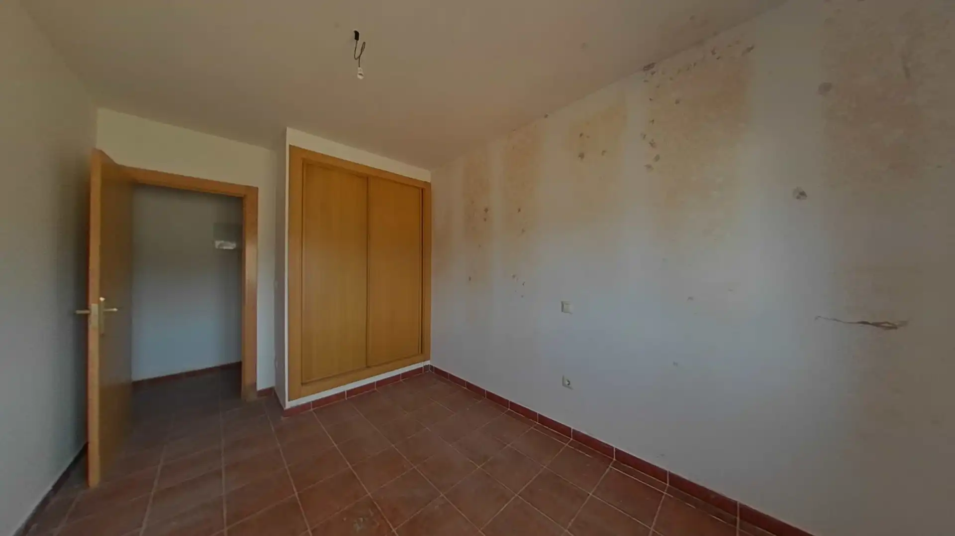 Dormitori de Casa adosada en venda en Castillejo de Mesleón amb Jardí privat