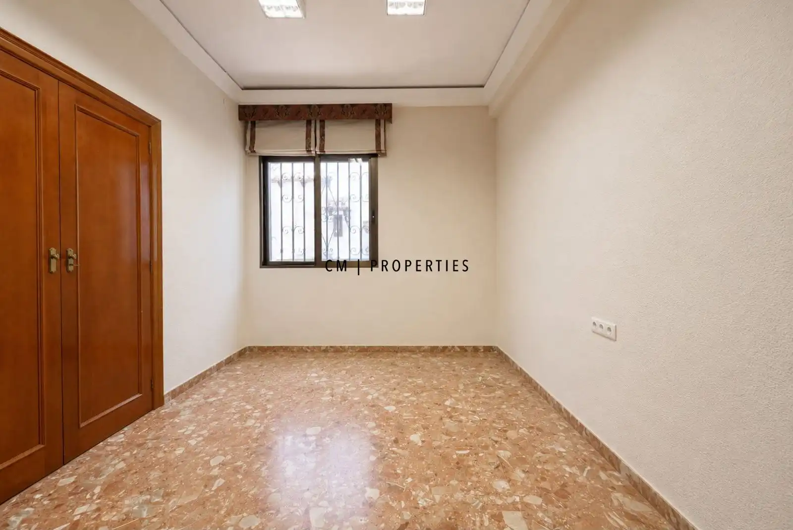 Schlafzimmer von Büro zur Miete in Valencia mit Klimaanlage, Heizung und Terrasse