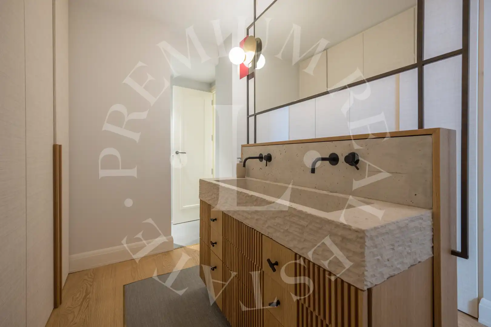 Baño de Piso en venta en Madrid con Aire acondicionado, Calefacción y Jardín privado