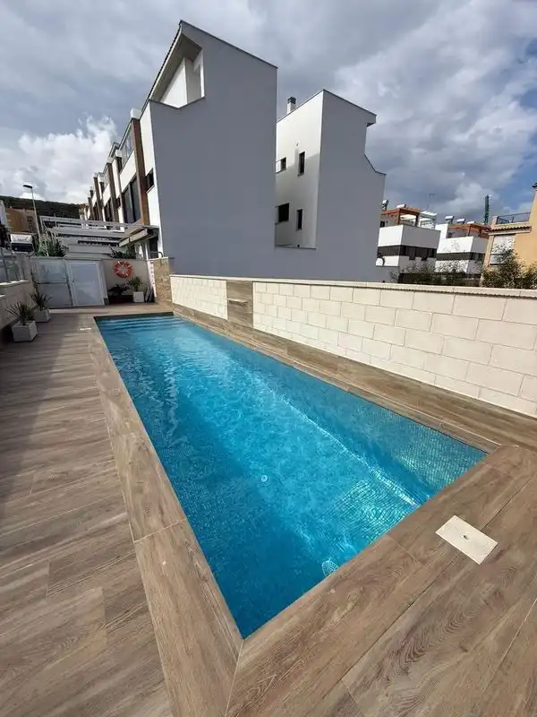 Piscina de Casa o chalet en venta en Guardamar del Segura con Aire acondicionado, Jardín privado y Terraza