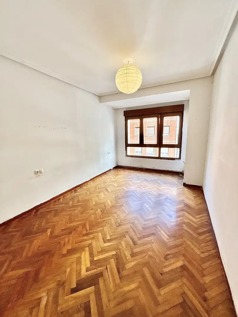 Bedroom of Flat for sale in Oviedo   with Heating, Parquet flooring and Terrace
