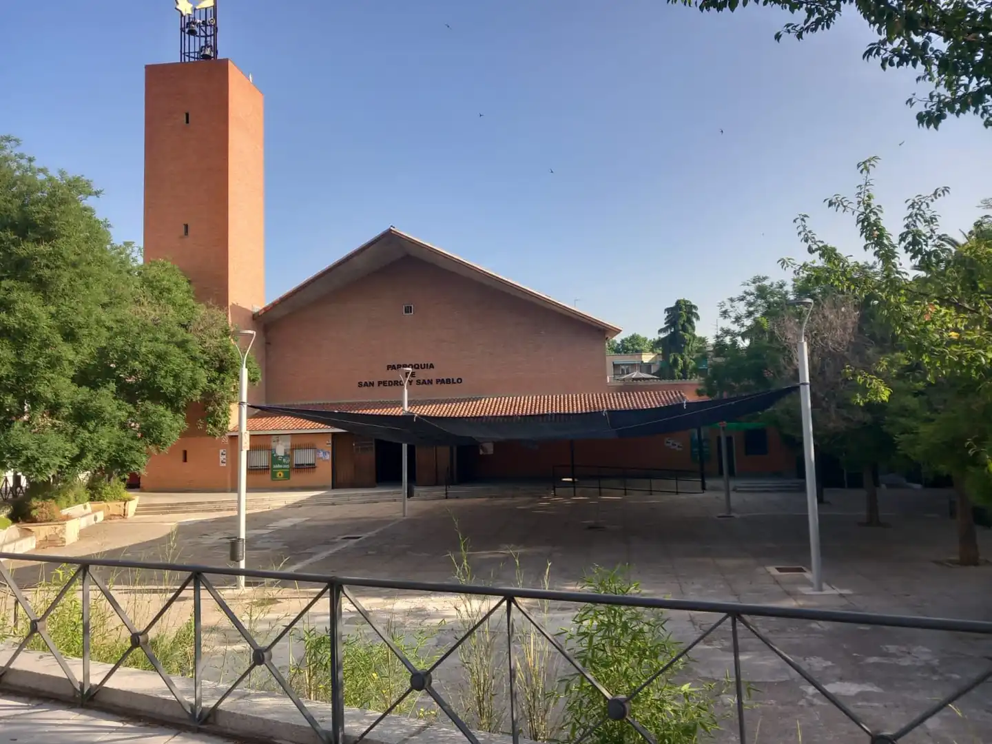 Local comercial de lloguer a Plaza de San Pedro y San Pablo 1