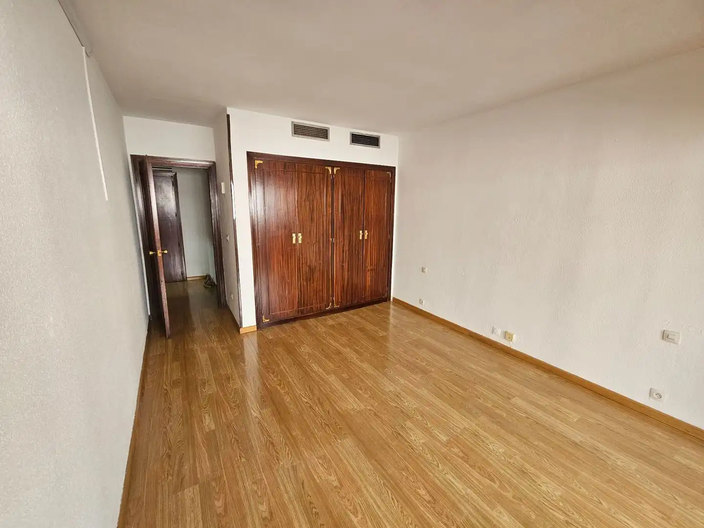 Dormitori de Apartament de lloguer en Madrid amb Aire condicionat, Calefacció i Terrassa