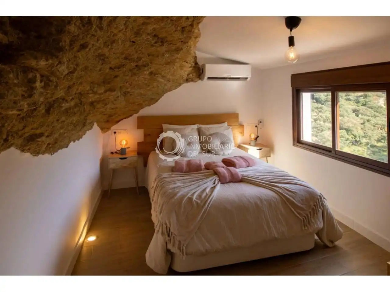 Bedroom of Houses for sale in Setenil de las Bodegas  with Terrace and Furnished