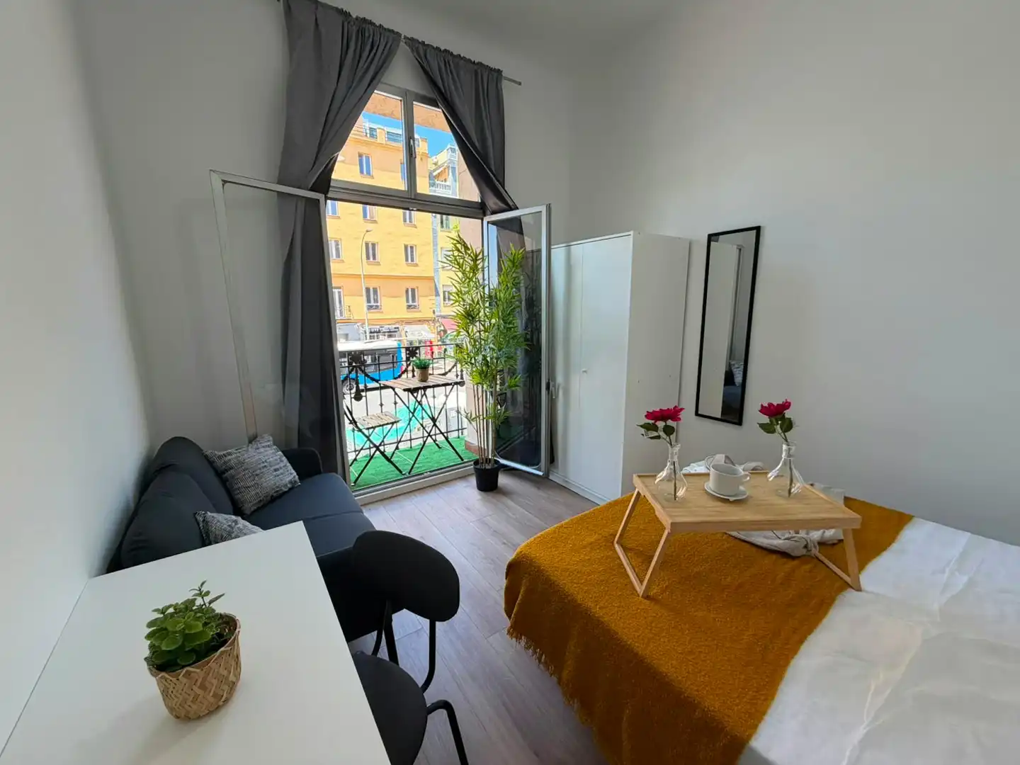 Schlafzimmer von Wohnung zur Miete in Madrid mit Heizung, Privatgarten und Möbliert