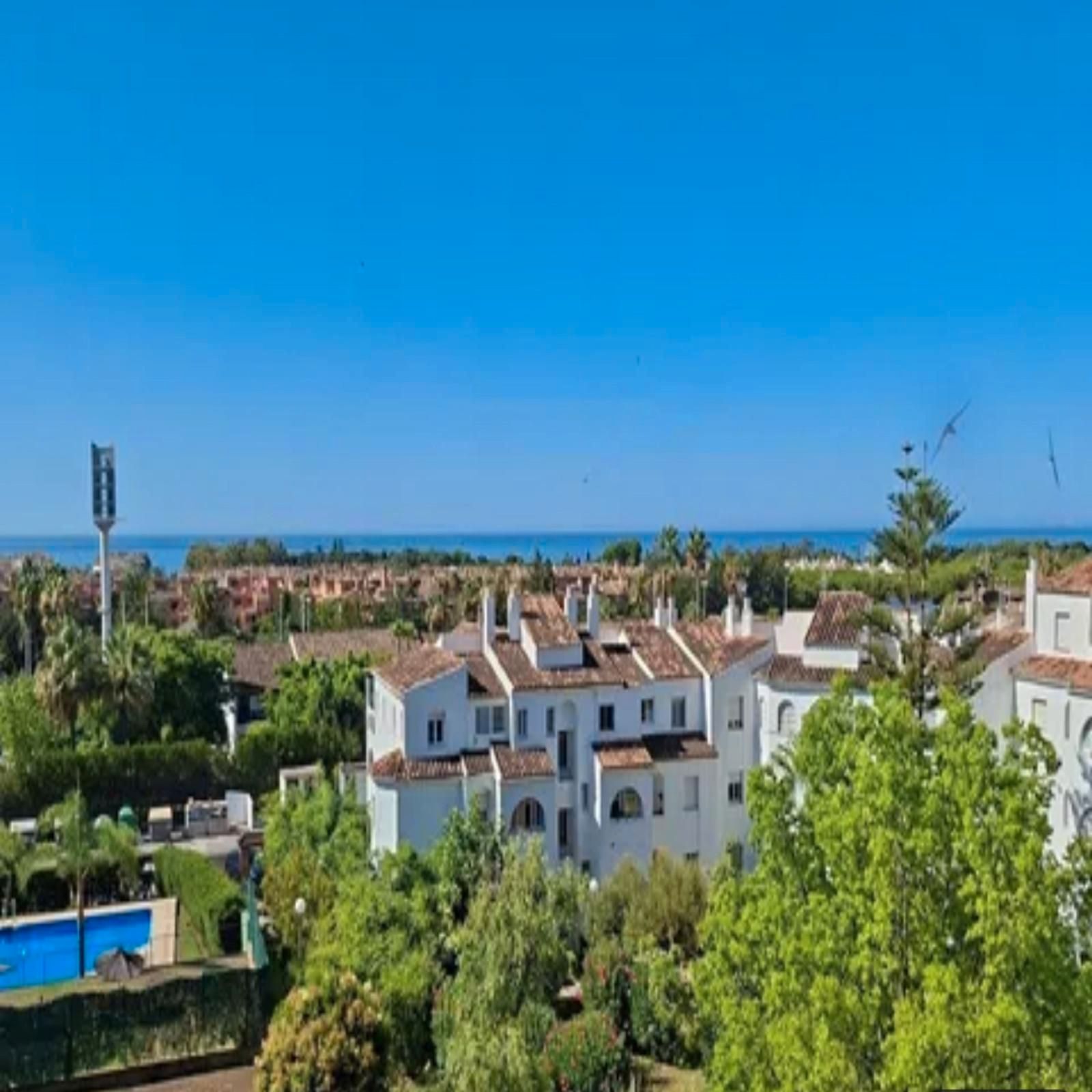 Vista exterior de Ático en venta en Estepona con Aire acondicionado, Terraza y Trastero