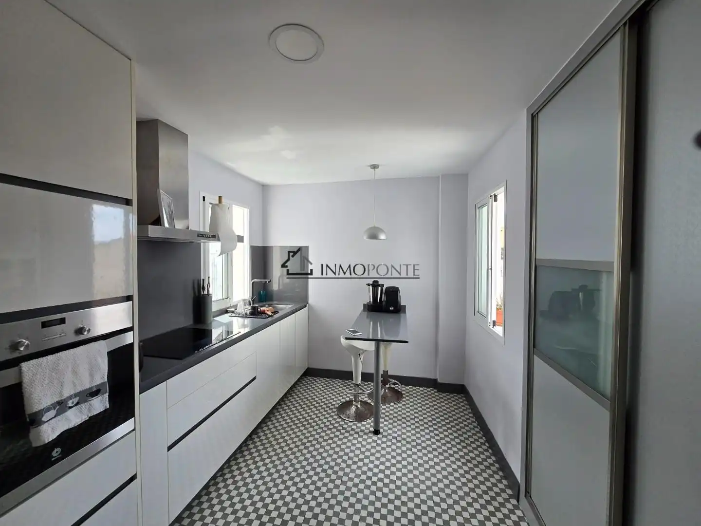 Kitchen of Flat for rent in Pontevedra Capital   with Heating, Terrace and Oven