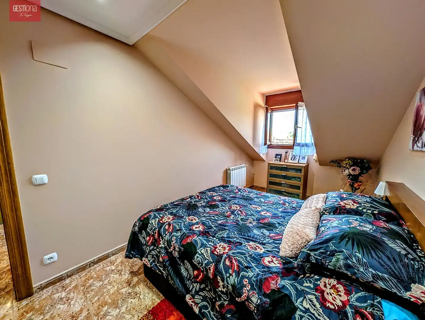 Habitación de Casa adosada en venta en Arnuero con Calefacción, Jardín privado y Terraza