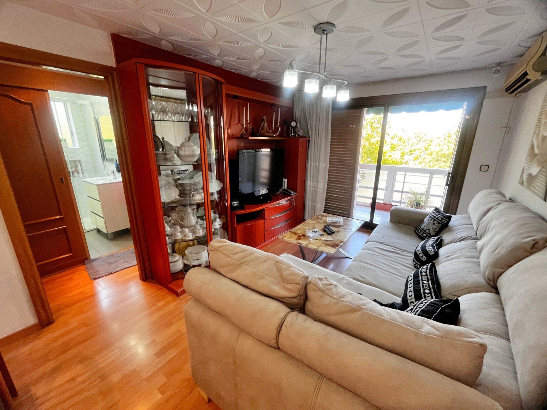 Sala d'estar de Pis en venda en El Prat de Llobregat amb Aire condicionat, Parquet i Forn
