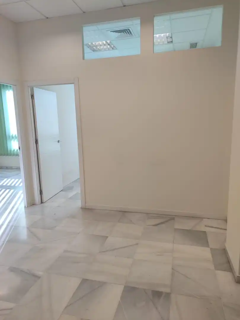 Oficina de alquiler en Sevilla con Aire acondicionado