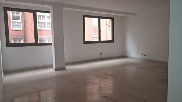 Oficina en Alquiler en La Calzada