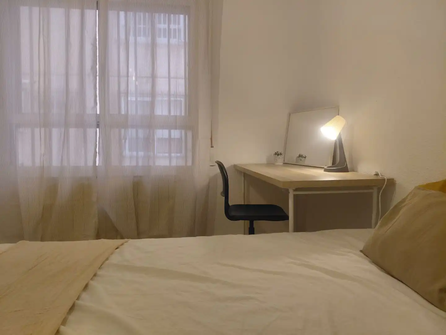Bedroom of Flat for share in Guadalajara  with Heating, Parquet flooring and Furnished
