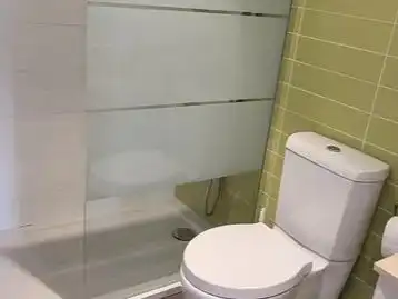 Baño de Piso de alquiler en Feria