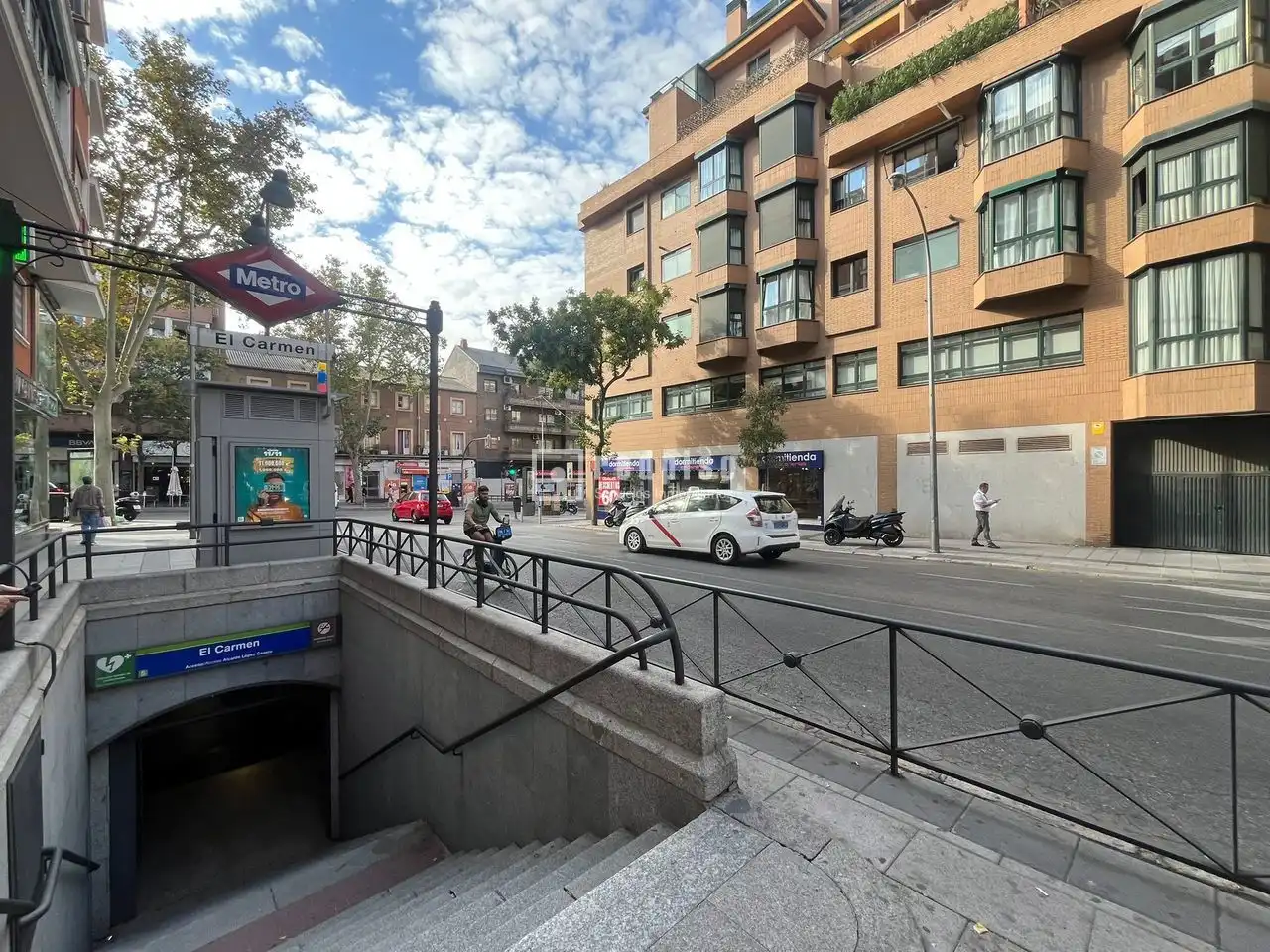 Vista exterior de Piso en venta en Madrid con Calefacción