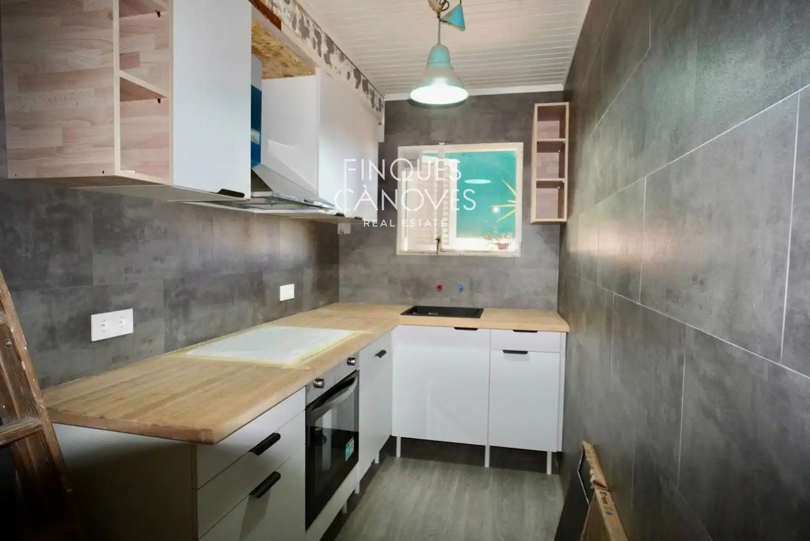 Küche von Dachboden zum Verkauf in Girona mit Heizung, Terrasse und Abstellraum