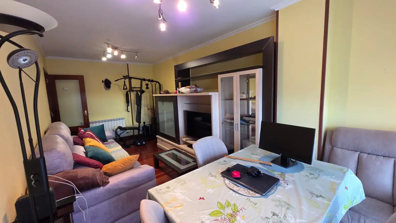 Sala de estar de Piso en venta en Castro-Urdiales con Calefacción, Terraza y Trastero