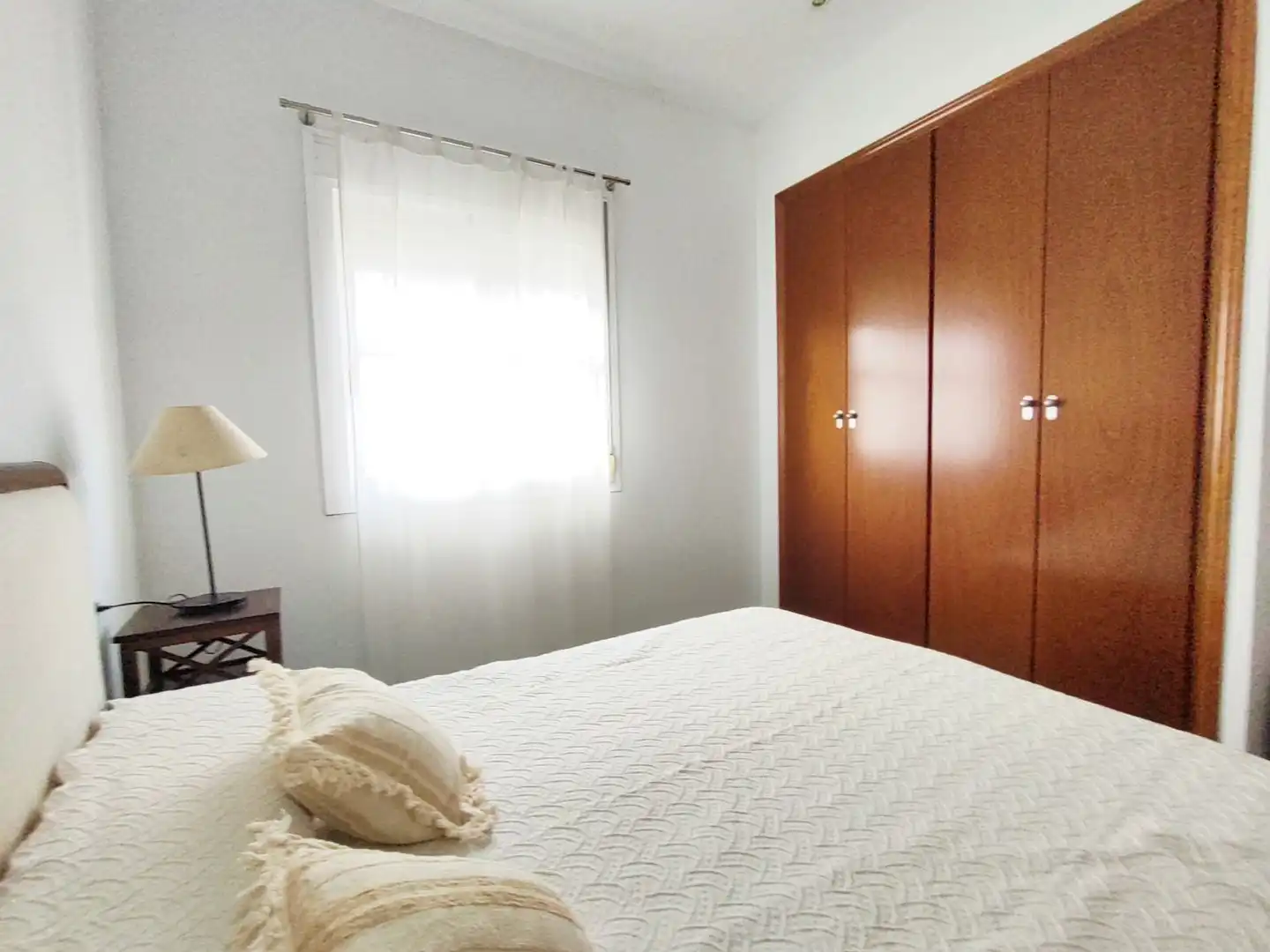 Habitación de Piso de alquiler en Huelva con Aire acondicionado, Amueblado y Balcón