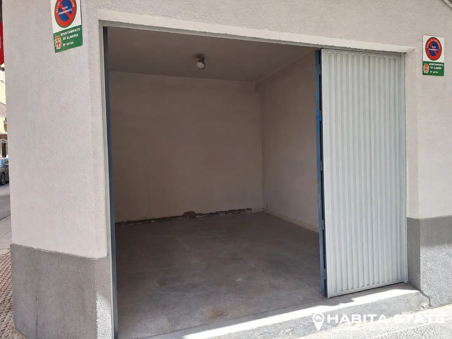 Aparcament de Local en venda en Almería